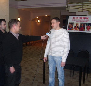 Тренер нижегородской команды по самбо Алексей Чугреев отвечает на вопросы журналистов - фото 8