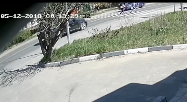 Момент смертельного наезда BMW на 11-летнего мальчика на Бору Нижегородской области попал на камеру видеонаблюдения (Видео)