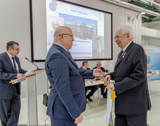 Нижегородский завод "Гидромаш" получил почетный штандарт губернатора по итогам работы в 2016 году