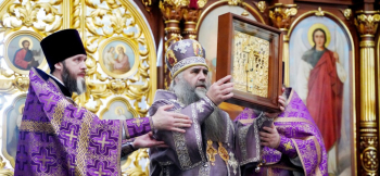 Встреча иконы &quot;Крест с предстоящими&quot; прошла в главном соборе Нижегородского Крестовоздвиженского женского монастыря