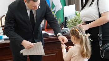 Детям-сиротам вручили ключи от квартир в Оренбуржье