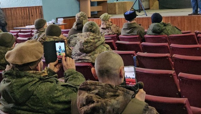Нижегородские агитбригады поздравили бойцов с Днем защитника Отечества