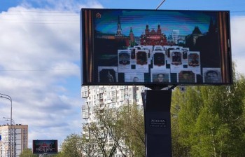 Шествие Бессмертного полка транслируют на уличных мониторах в Нижнем Новгороде