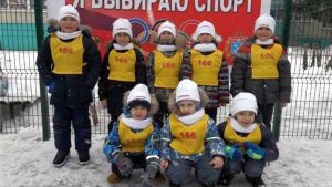 Первый зимний футбольный матч между воспитанниками детсадов прошел на базе школы № 53 г. Чебоксары