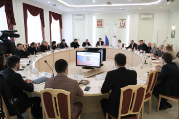 Юрий Шалабаев поддержал проекты участников созданного при Межконфессиональном совете молодежного клуба 