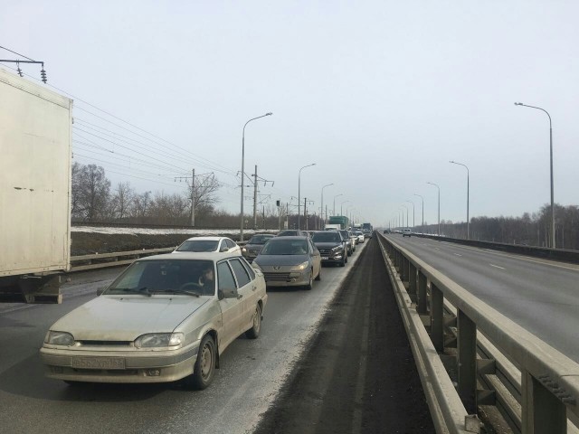 ДТП стало причиной многокилометровой пробки на Борском мосту в направлении Нижнего Новгорода