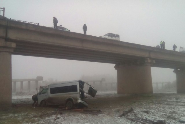 Микроавтобус упал с моста на трассе Самара-Уфа-Челябинск в Башкирии 23 октября